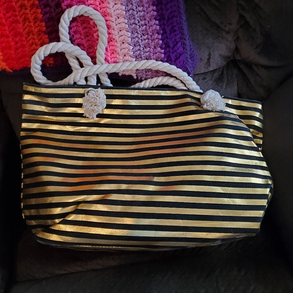 Purses wallets and duffle bags - Picture 14 of 16